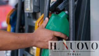 Carburanti, verso la proroga dello sconto fino al 30 aprile: il Governo Meloni alla ricerca delle coperture