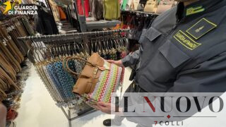 Roma, scoperti i ‘magazzini del falso’: Louis Vuitton, Cartier, Hermès e Fendi, sequestrati 15mila prodotti contraffatti