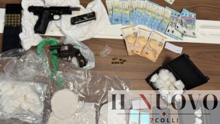 Ostia, albero-cassaforte e bagagliaio-deposito: smantellate due nuove basi di spaccio di cocaina (VIDEO)