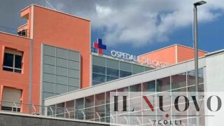 Ospedale dei Castelli, torna al pronto soccorso dopo aver lanciato la barella e picchiato i carabinieri: stavolta aggredisce il vigilante