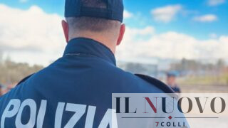 Roma, anziana disorientata si perde tra le auto in corsa: salvata dalla polizia