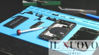 Roma, smartphone cannibalizzati: chiuso centro assistenza, titolare denunciato per ricettazione