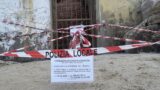 Anzio, scivolo abusivo in spiaggia come fosse “privata”: rampa sequestrata