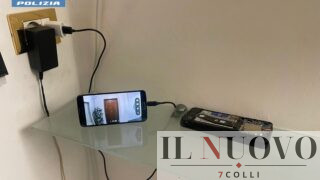 Roma, “amore hi-tech”… con droga: trasformano l’appartamento in centrale di spaccio con spy camera (VIDEO)