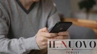 Giornalista e professoressa arrestati per pedopornografia: “Condividere questa roba con te mi fa impazzire”