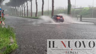 Allerta meteo a Roma, strade e cantine allagate: traffico in tilt, quanto durerà il maltempo(FOTO)