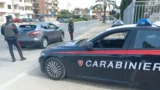 Ardea, pizzicato a rubare al supermercato picchia il vigilante: arrestato 25enne