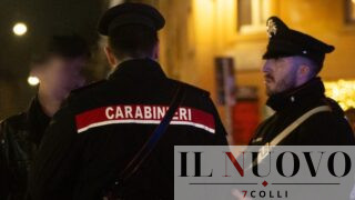 Roma, “Dammi da bere”: minaccia il barista con un coltello, poi picchia i carabinieri. Arrestato