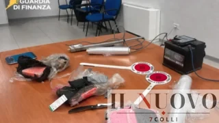 Tra Roma e Tivoli due ‘supermarket’ delle droghe sintetiche: sequestrati 3,5 chili di cocaina rosa