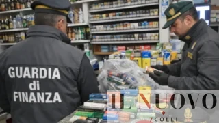 Roma, blitz in un minimarket dell’Appio Latino: sequestrati oltre 9.500 accessori per tabacco