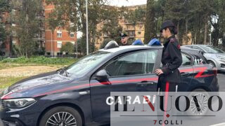 Roma, compra un coltello al supermercato, poi rientra e lo punta contro la cassiera: “Dammi tutti i soldi”