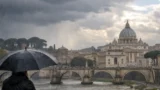 Meteo Roma mercoledì 15 aprile, ancora pioggia e nuvole: le ore da tenere d’occhio