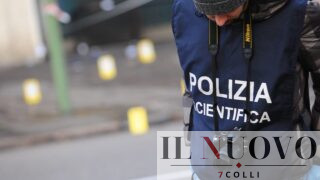 Ostia, bomba carta nella notte: esploso il cancello di un’abitazione