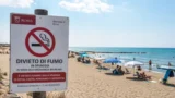 Sigarette vietate sulle spiagge di Roma: nuove regole a Ostia e Capocotta
