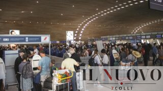 Tratta di minori a Fiumicino: finge di essere la madre e viaggia con tre ragazzini non suoi, arrestata