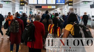 Nuove regole per andare nel Regno Unito: Easy Jet, voli partiti senza passeggeri, 100 bloccati tra code e malori per i nuovi controlli EES