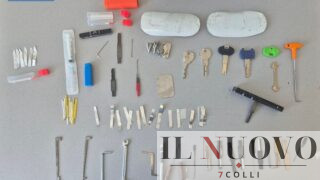 Roma, ladro “specialista” sorpreso in casa dal proprietario mentre la svaligia: arrestato con un kit da scasso di alta precisione