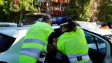 Roma, “Dammi i soldi o ti picchio”: parcheggiatore abusivo aggredisce un automobilista, poi minaccia gli agenti