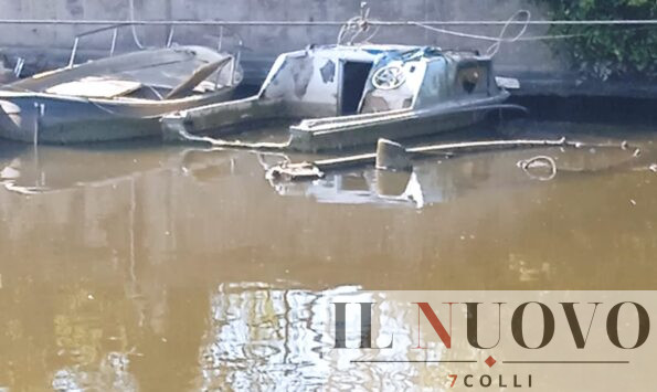 barche affondate canale dei pescatori 