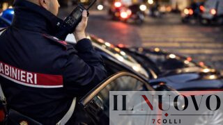 Roma, aggredisce il titolare di un bistrot per rapinarlo: i soldi sono troppo pochi e porta via pure le caramelle