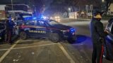 Roma, festeggia i 18 anni guidando un’auto senza patente: i carabinieri gli ‘regalano’ le manette, era ricercato