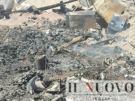 chiosco incendiato Tor San Lorenzo