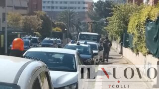 Case popolari Roma, blitz a Casal Monastero: allacci abusivi, case vendute illegalmente e degrado. “Qui è diventato un residence dei clan”