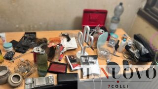 Roma, droga servita “al tavolo”: scoperta casa dello spaccio, clienti fumavano crack sul posto