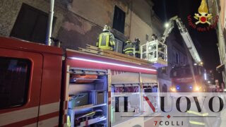 Riano, incendio nella notte: salvati mamma, papà e neonato