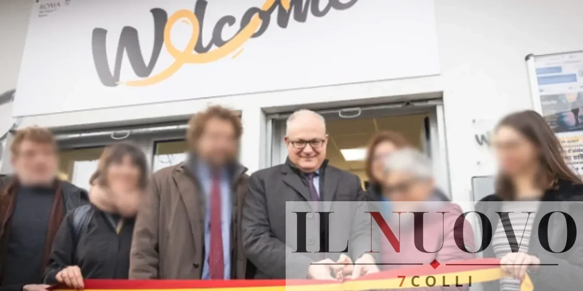 Il sindaco di Roma Gualtieri all'inaugurazione del Welcome Center di Tiburtina all'inizio dell'anno giubilare 2025
