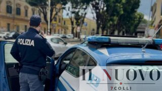 Roma, minaccia i passanti con un taglierino, danneggia le auto in sosta e picchia i poliziotti: arrestato 25enne