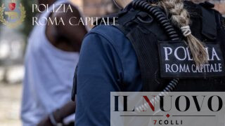 Roma, violenta lite in strada: prima si azzuffano tra loro, poi le botte agli agenti (e all’auto di servizio)