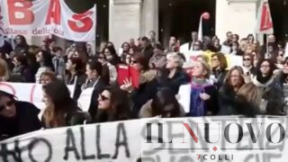 Sciopero scuola 20 aprile, docenti e ATA in piazza: “No al taglio delle ferie estive e ai fondi per le armi”