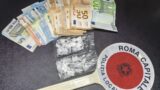 Roma, si scontra con una moto e un’auto in sosta: arrestato 30enne, nascondeva cocaina, crack e denaro