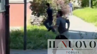 Roma, chiuso il ‘bar dello spaccio’ al Quarticciolo: 3 arresti, cocaina nascosta tra muretti, contatori e tombini (VIDEO)