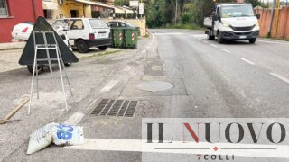 Roma, voragine sotto via della Magliana: strada chiusa e bus deviati, servizi a rischio