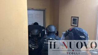 Roma, blitz nella villetta dei narcos: altri 6 arresti, fermato anche il killer arrivato dalla Spagna