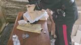 Roma, smantellate venti ‘case della droga’, sequestrati 1,5 kg di stupefacenti: arrestate sei persone