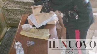 Roma, smantellate venti ‘case della droga’, sequestrati 1,5 kg di stupefacenti: arrestate sei persone