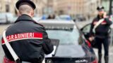 Roma, strappano la catenina a un’80enne sulla sedia a rotelle: in casa avevano un deposito di merce rubata