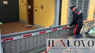 Litiga con la compagna e tenta di ucciderla: prima prova a strangolarla, poi l’accoltella