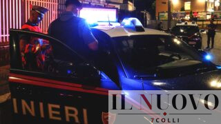 Roma, prima tenta il suicidio, poi aggredisce i carabinieri con un coltello: bloccato con taser