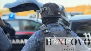 Ostia e Fiumicino: maxi blitz dei Carabinieri tra piazze di spaccio, oltre 100 militari in strada e un elicottero in volo (FOTO)