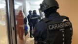 Roma, blitz all’alba: sventata faida tra clan legati ai Senese, 18 arresti. Estorsioni, sequestri, tentati omicidi (FOTO E VIDEO)