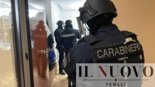 Roma, blitz all’alba: sventata faida tra clan legati ai Senese, 18 arresti. Estorsioni, sequestri, tentati omicidi (FOTO E VIDEO)