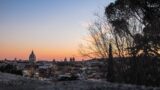 Roma, precipita dalla terrazza del Pincio: 40enne muore davanti a turisti e bambini
