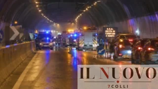 Roma, incidente mortale sul GRA, auto si ribalta e prende fuoco: muore un giovane di 27 anni