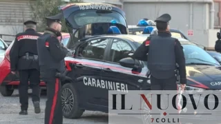 Roma, maxi blitz a Tor Bella Monaca, sequestrati droga, katana e attività chiuse: 9 arresti
