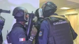 Roma crocevia dei narcos, droga dal Sud America e armi per colpire i rivali: 7 arresti nel blitz DDA