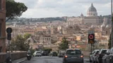 ZTL Roma, commercianti contro Gualtieri: “Aprite un tavolo, il centro muore tra varchi, multe e caro-sosta”